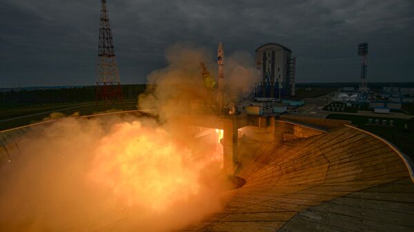 El vehículo de lanzamiento Soyuz-2.1b con la estación Luna-25 despega desde el cosmódromo de Vostochni, Rusia - Sputnik Mundo