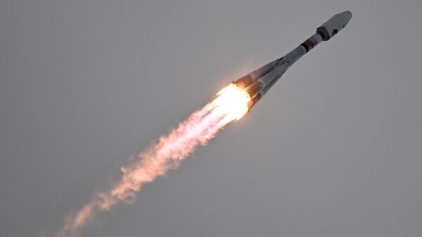 El vehículo de lanzamiento Soyuz-2.1b con la estación Luna-25 despegando desde el cosmódromo de Vostochni, Rusia - Sputnik Mundo