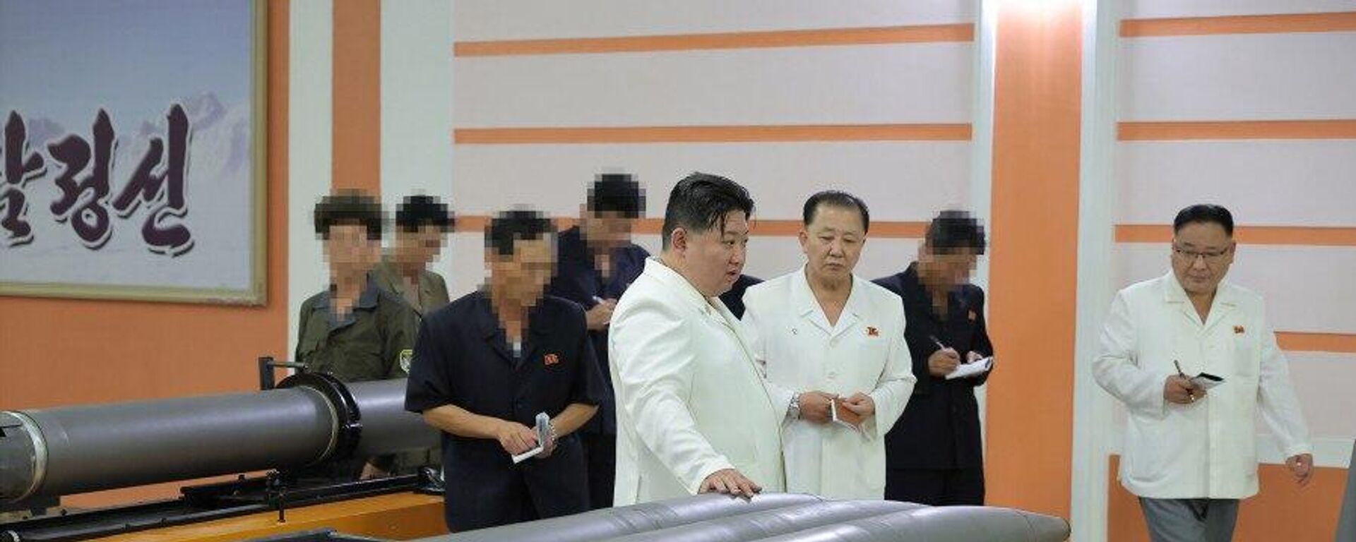 El líder norcoreano, Kim Jong-un, inspeccionó el trabajo de las fábricas militares El líder norcoreano, Kim Jong-un, inspeccionó el trabajo de las fábricas militares - Sputnik Mundo, 1920, 14.08.2023
