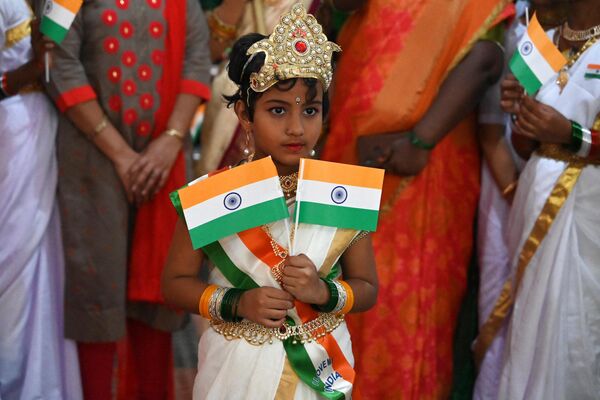 Escolares durante los preparativos de las celebraciones del Día de la Independencia de la India en Hyderabad. Escolares durante los preparativos de las celebraciones del Día de la Independencia de la India en Hyderabad. - Sputnik Mundo