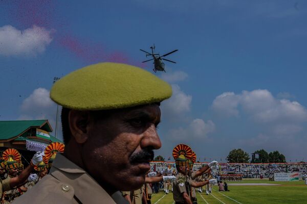 A diferencia del Día de la República, el Día de la Independencia no se celebra con un desfile militar en el que participen equipos militares.En la foto: celebraciones del Día de la Independencia en Srinagar. A diferencia del Día de la República, el Día de la Independencia no se celebra con un desfile militar en el que participen equipos militares.En la foto: celebraciones del Día de la Independencia en Srinagar. - Sputnik Mundo