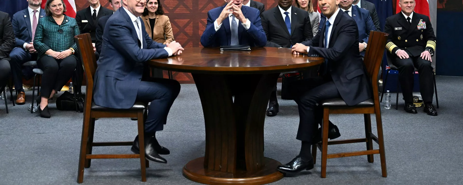 El presidente de EEUU, Joe Biden, participa en una reunión trilateral con el primer ministro británico, Rishi Sunak, y el primer ministro australiano, Anthony Albanese, durante la cumbre AUKUS del 13 de marzo de 2023, en la base naval de Point Loma, en California. El presidente de EEUU, Joe Biden, participa en una reunión trilateral con el primer ministro británico, Rishi Sunak, y el primer ministro australiano, Anthony Albanese, durante la cumbre AUKUS del 13 de marzo de 2023, en la base naval de Point Loma, en California. - Sputnik Mundo, 1920, 15.08.2023
