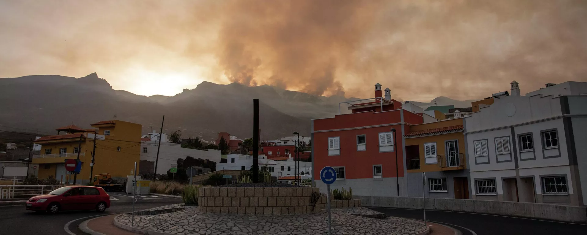 Incendio forestal en el este de Tenerife Incendio forestal en el este de Tenerife - Sputnik Mundo, 1920, 20.08.2023
