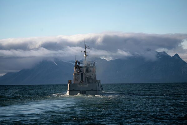 Un buque ruso frente a la isla de Svalbard. - Sputnik Mundo