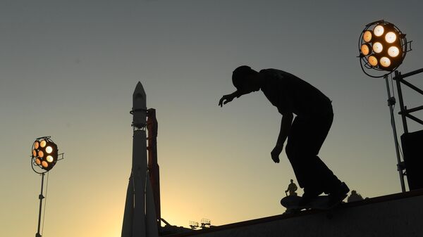 Participante del festival Grand Skate Tour en el skatepark VDNKh de Moscú - Sputnik Mundo