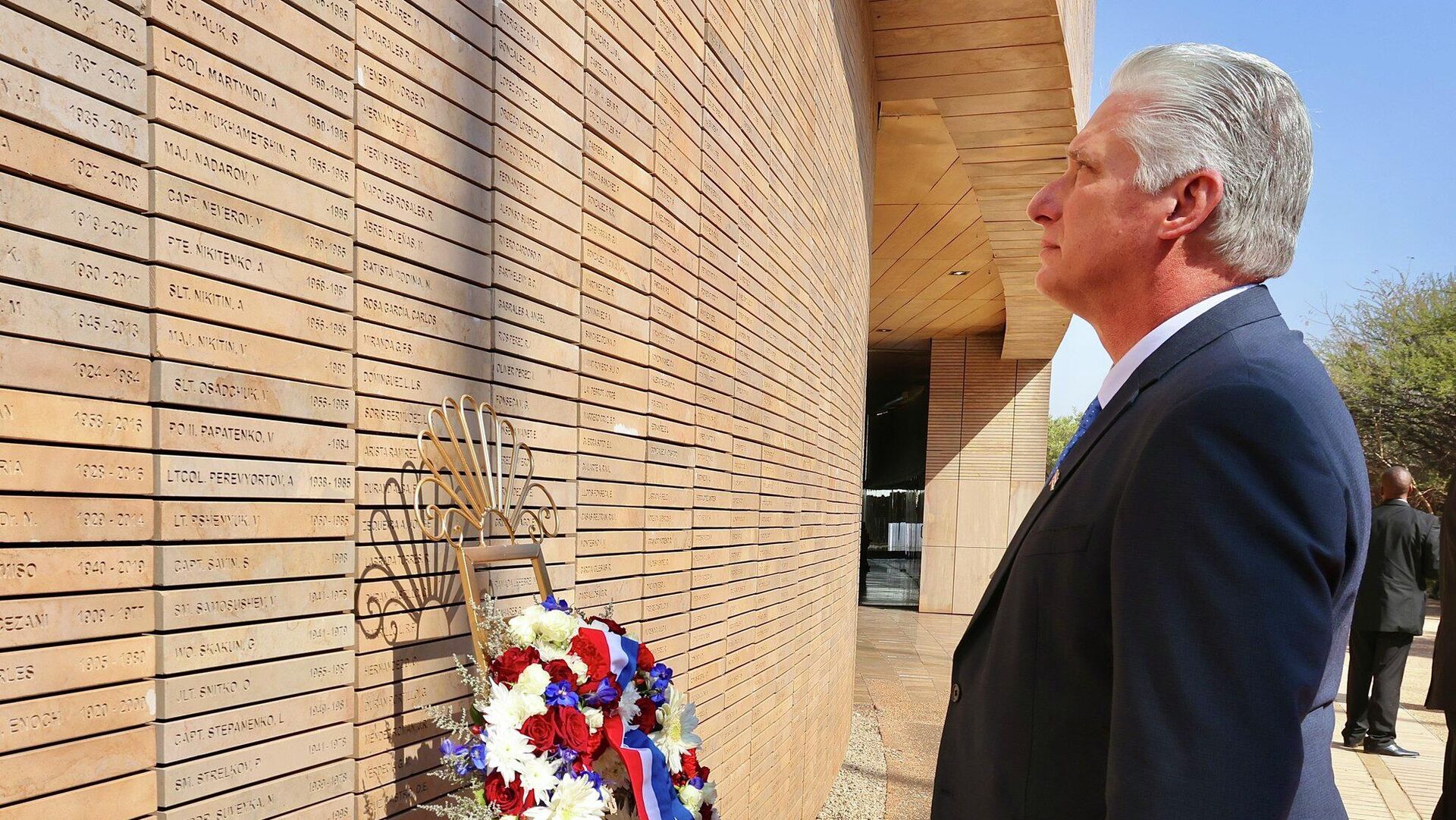 Miguel Díaz-Canel, el presidente cubano, rindió tributo a los mártires cubanos de la lucha por la independencia de varios países en África, al acudir al mausoleo de Fredoom Park en Sudáfrica Miguel Díaz-Canel, el presidente cubano, rindió tributo a los mártires cubanos de la lucha por la independencia de varios países en África, al acudir al mausoleo de Fredoom Park en Sudáfrica - Sputnik Mundo, 1920, 23.08.2023