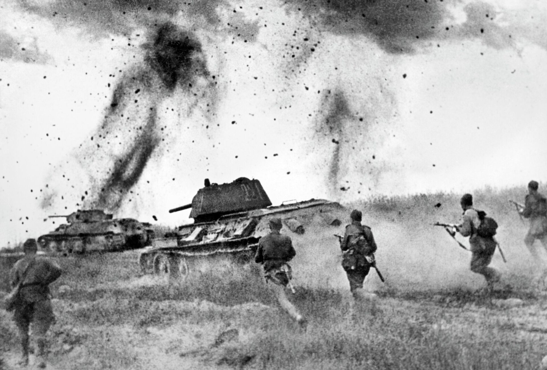 Ataque del 5º Ejército de Tanques de la Guardia en la zona de Prójorovka, Kursk - Sputnik Mundo