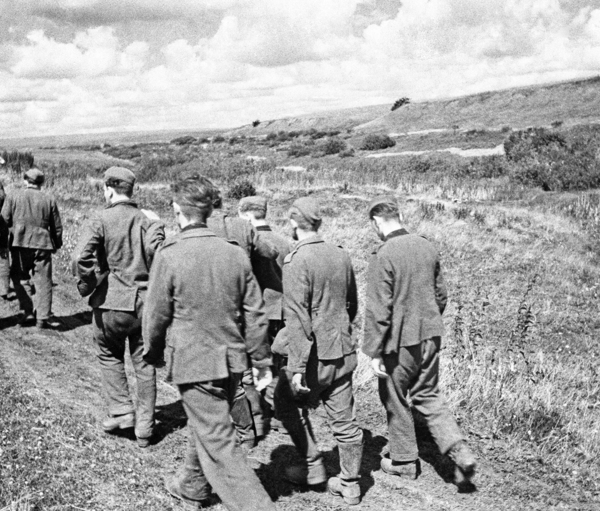 Una columna de soldados alemanes capturados cerca de Kursk - Sputnik Mundo