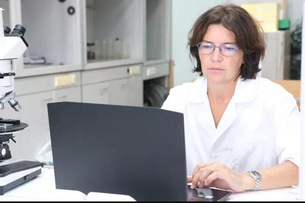 Natalia Kabanova realiza una investigación Natalia Kabanova realiza una investigación - Sputnik Mundo