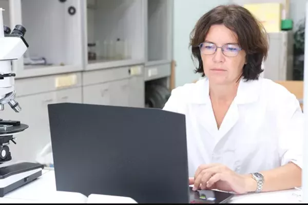 Natalia Kabanova realiza una investigación Natalia Kabanova realiza una investigación - Sputnik Mundo