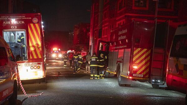 Incendio de un edificio en Johannesburgo - Sputnik Mundo