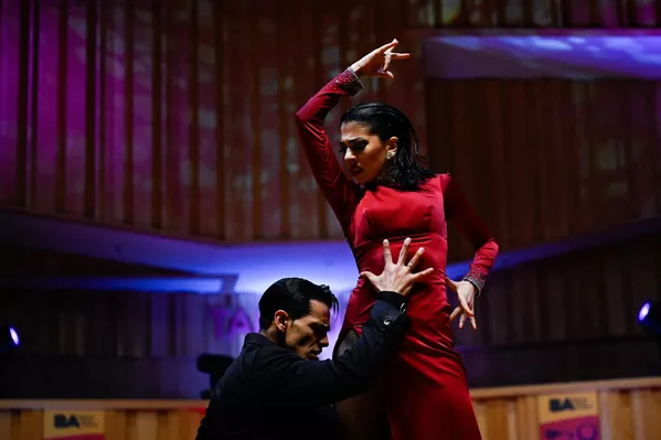El tango es el orgullo nacional de Argentina. En 2009, el baile se incluyó en la lista del patrimonio cultural inmaterial de la Unesco. En la foto: Ayelén Morando y Sebastián Martínez bailan en las semifinales del Campeonato Mundial de Tango en Buenos Aires. El tango es el orgullo nacional de Argentina. En 2009, el baile se incluyó en la lista del patrimonio cultural inmaterial de la Unesco. En la foto: Ayelén Morando y Sebastián Martínez bailan en las semifinales del Campeonato Mundial de Tango en Buenos Aires. - Sputnik Mundo