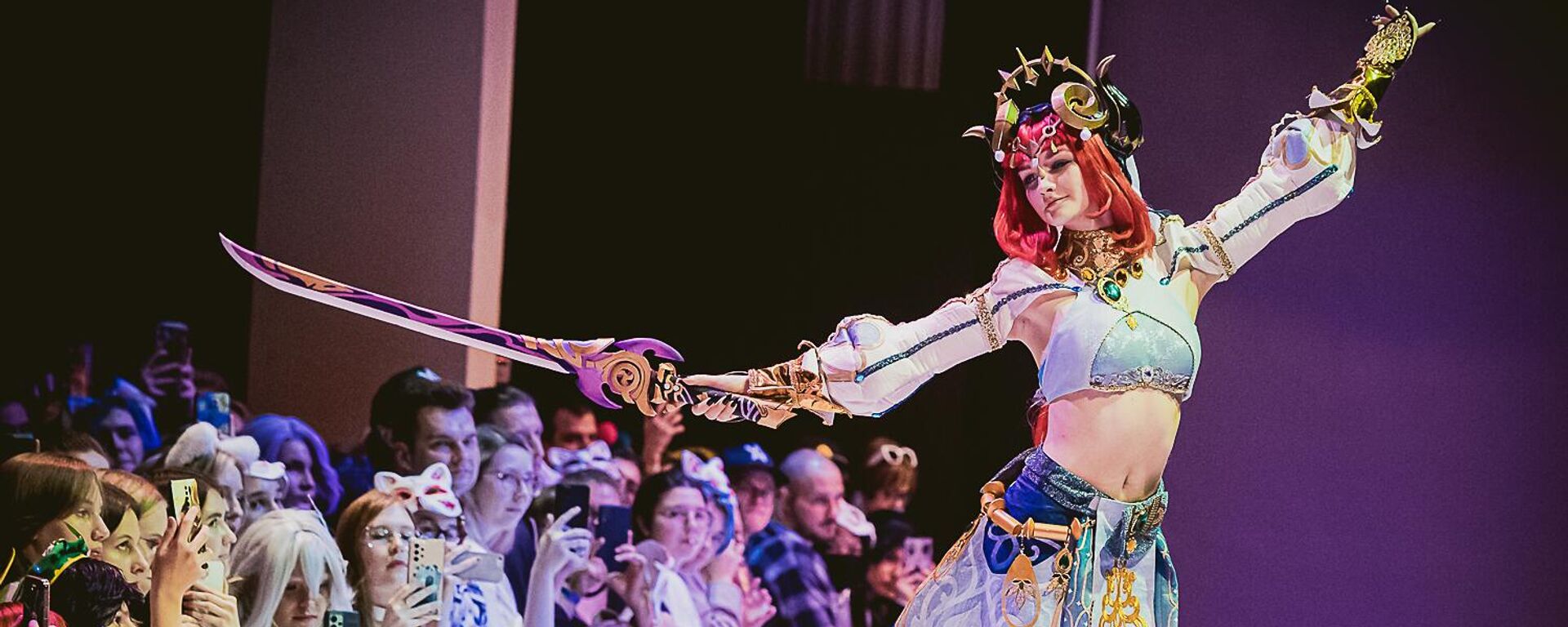 Косплеер в образе Таки из видеоигры Soul Calibur 6 на косплей-дефиле фестиваля азиатской культуры Isekai Fest - Sputnik Mundo, 1920, 04.09.2023