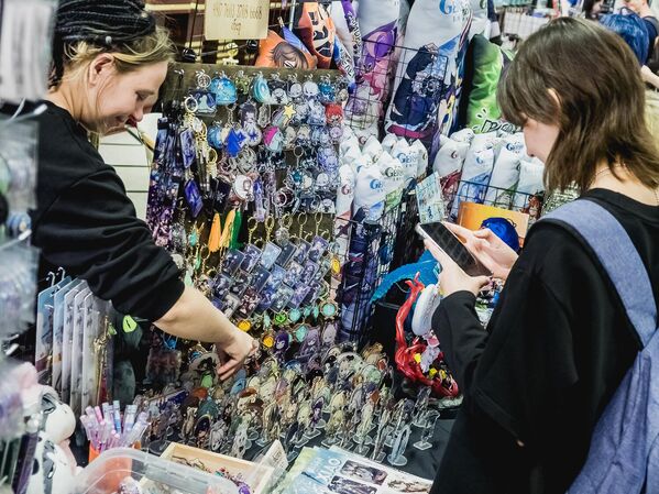 Visitantes en el festival de cultura asiática Isekai Fest de Moscú. - Sputnik Mundo