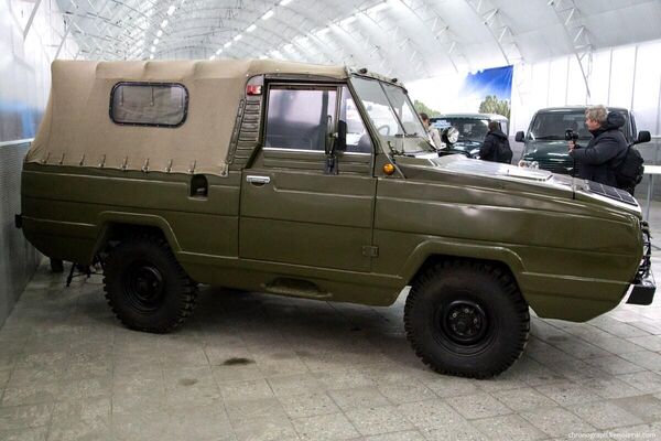 El UAZ-3907 Jaguar es un 4x4 anfibio creado en 1976 y que estuvo en producción hasta 1990. Se creó sobre la base de los componentes del UAZ-469 4x4. - Sputnik Mundo