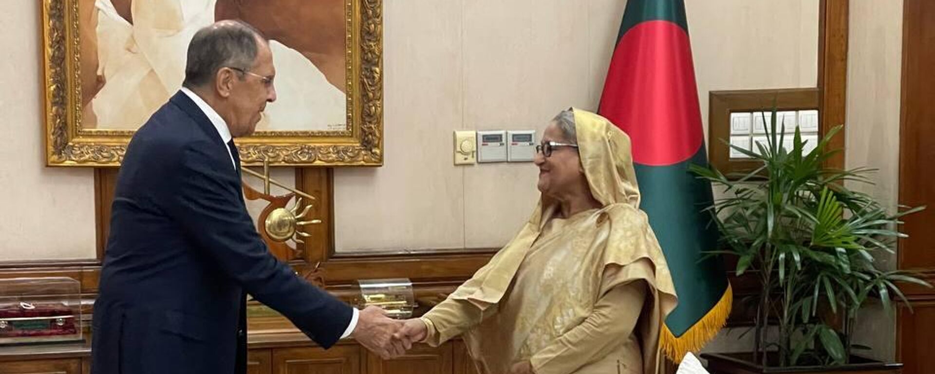 El ministro de Exteriores de Rusia, Serguéi Lavrov, con la primera ministra de Bangladés, Sheikh Hasina - Sputnik Mundo, 1920, 08.09.2023