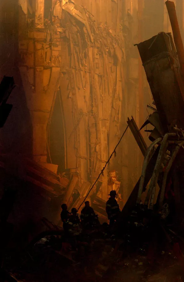 El 14 de septiembre de 2001, los rescatistas seguían realizando operaciones de búsqueda, descendieron profundamente entre los escombros del World Trade Center en Nueva York. El 14 de septiembre de 2001, los rescatistas seguían realizando operaciones de búsqueda, descendieron profundamente entre los escombros del World Trade Center en Nueva York. - Sputnik Mundo