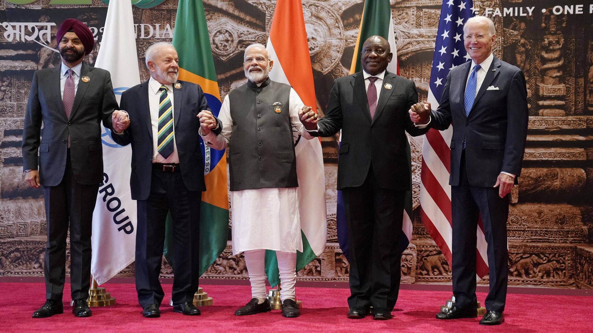 El presidente del Banco Mundial, Ajay Banga, el presidente de Brasil, Luiz Inácio Lula da Silva, el primer ministro de la India, Narendra Modi, el presidente de Sudáfrica, Cyril Ramaphosa, y el presidente de EEUU, Joe Biden, el 9 de septiembre de 2023  - Sputnik Mundo, 1920, 09.09.2023
