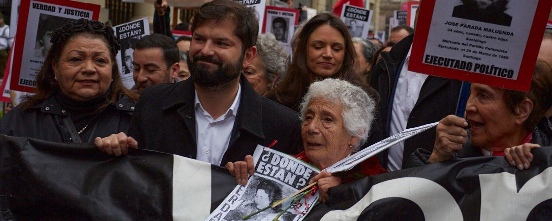 El presidente chileno Gabriel Boric durante la marcha en homenaje a las víctimas de la dictadura de Augusto Pinochet - Sputnik Mundo, 1920, 10.09.2023