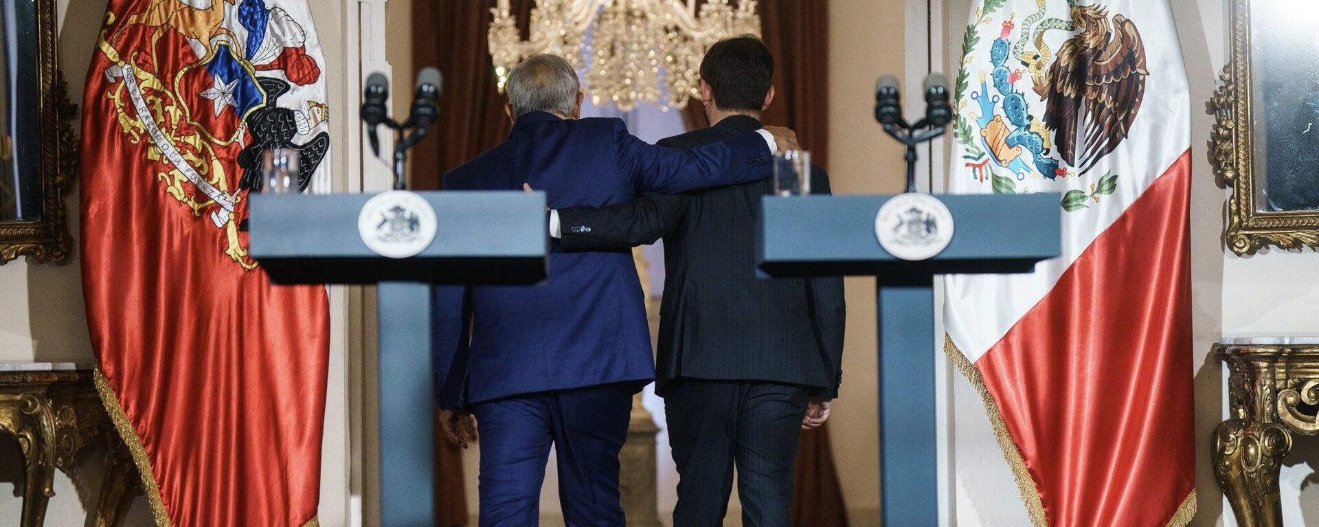 Los presidentes de México, Andrés Manuel López Obrador, y de Chile, Gabriel Boric, durante una conferencia conjunta en Santiago - Sputnik Mundo, 1920, 11.09.2023