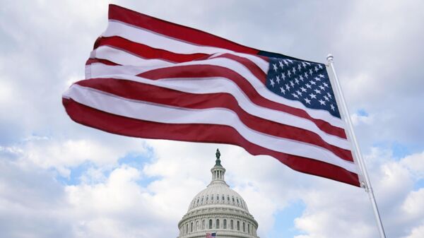 Bandera de EEUU ondeando en el Capitolio de Washington, el 6 de febrero de 2023.  - Sputnik Mundo