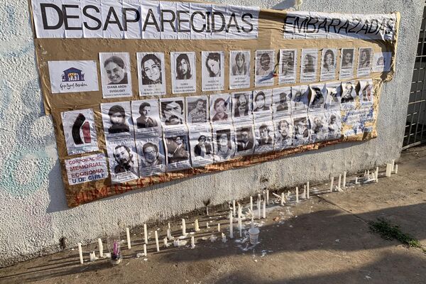 Homenaje a las víctimas de la dictadura de Pinochet en el Estadio Nacional en Santiago - Sputnik Mundo