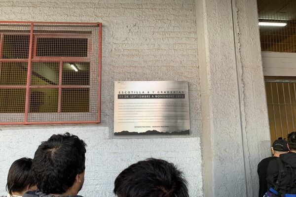 Homenaje a las víctimas de la dictadura de Pinochet en el Estadio Nacional en Santiago - Sputnik Mundo