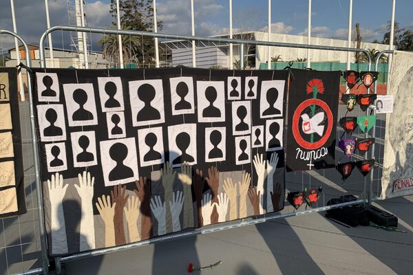 Homenaje a las víctimas de la dictadura de Pinochet en el Estadio Nacional en Santiago - Sputnik Mundo