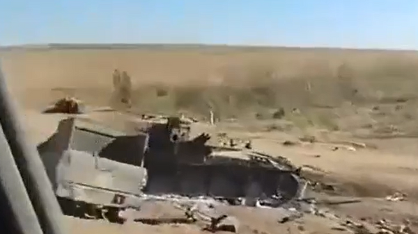 Carro de combate Challenger 2 destruido - Sputnik Mundo