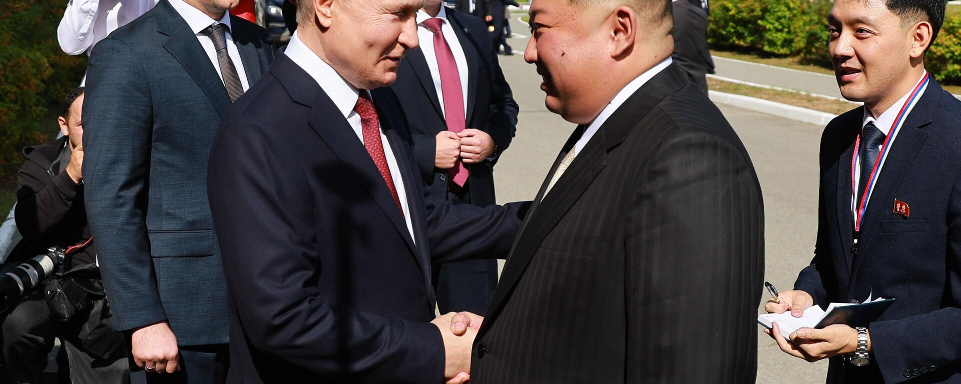 Vladímir Putin se reúne con Kim Jong-un en el cosmódromo de Vostochni, región rusa de Amur - Sputnik Mundo, 1920, 13.09.2023