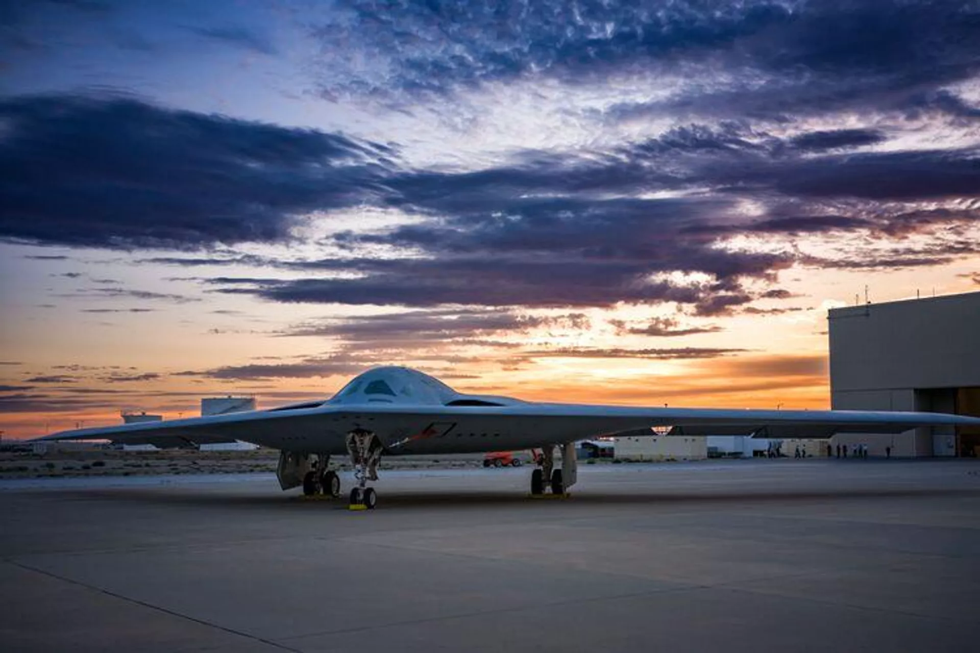 Northrop Grumman muestra un prototipo del bombardero furtivo B-21 Raider el 12 de septiembre de 2023. Northrop Grumman muestra un prototipo del bombardero furtivo B-21 Raider el 12 de septiembre de 2023. - Sputnik Mundo, 1920, 08.11.2023