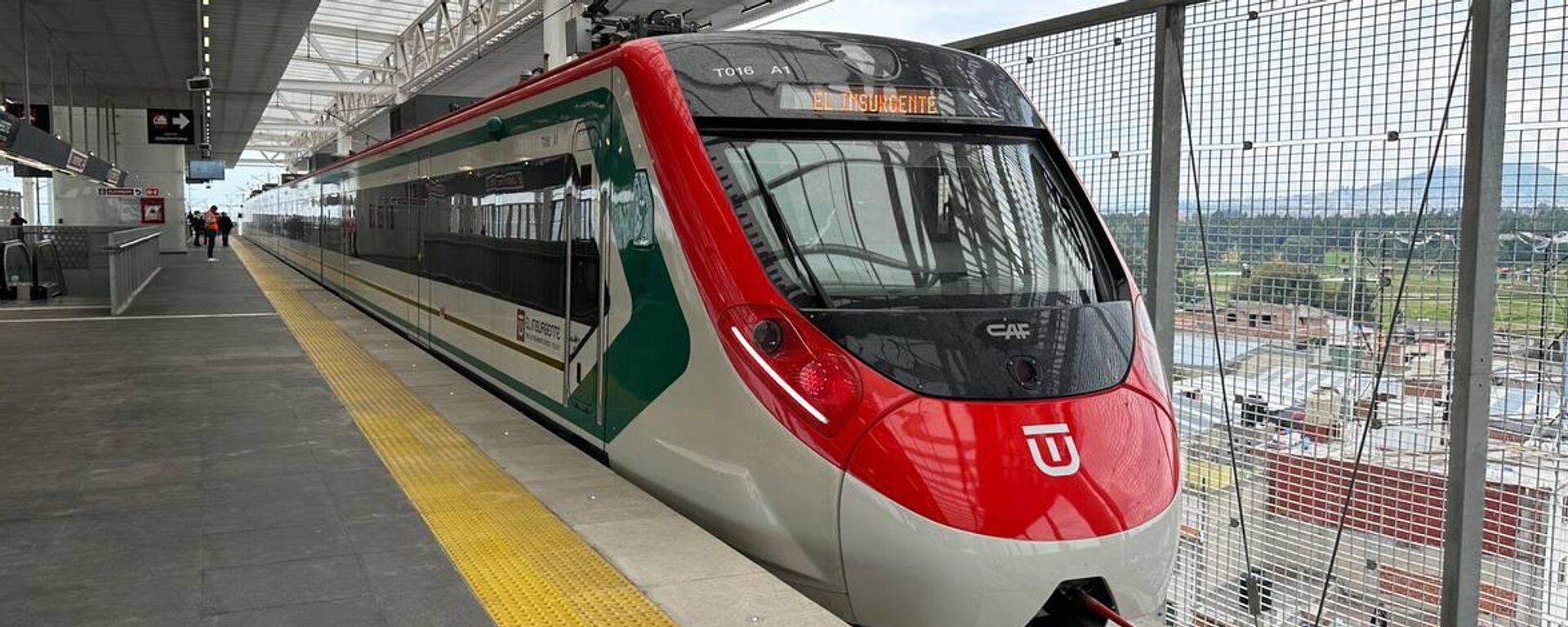 El Tren interurbano El Insurgente entró en operaciones este 15 de septiembre en cuatro estaciones del Estado de México. - Sputnik Mundo, 1920, 15.09.2023