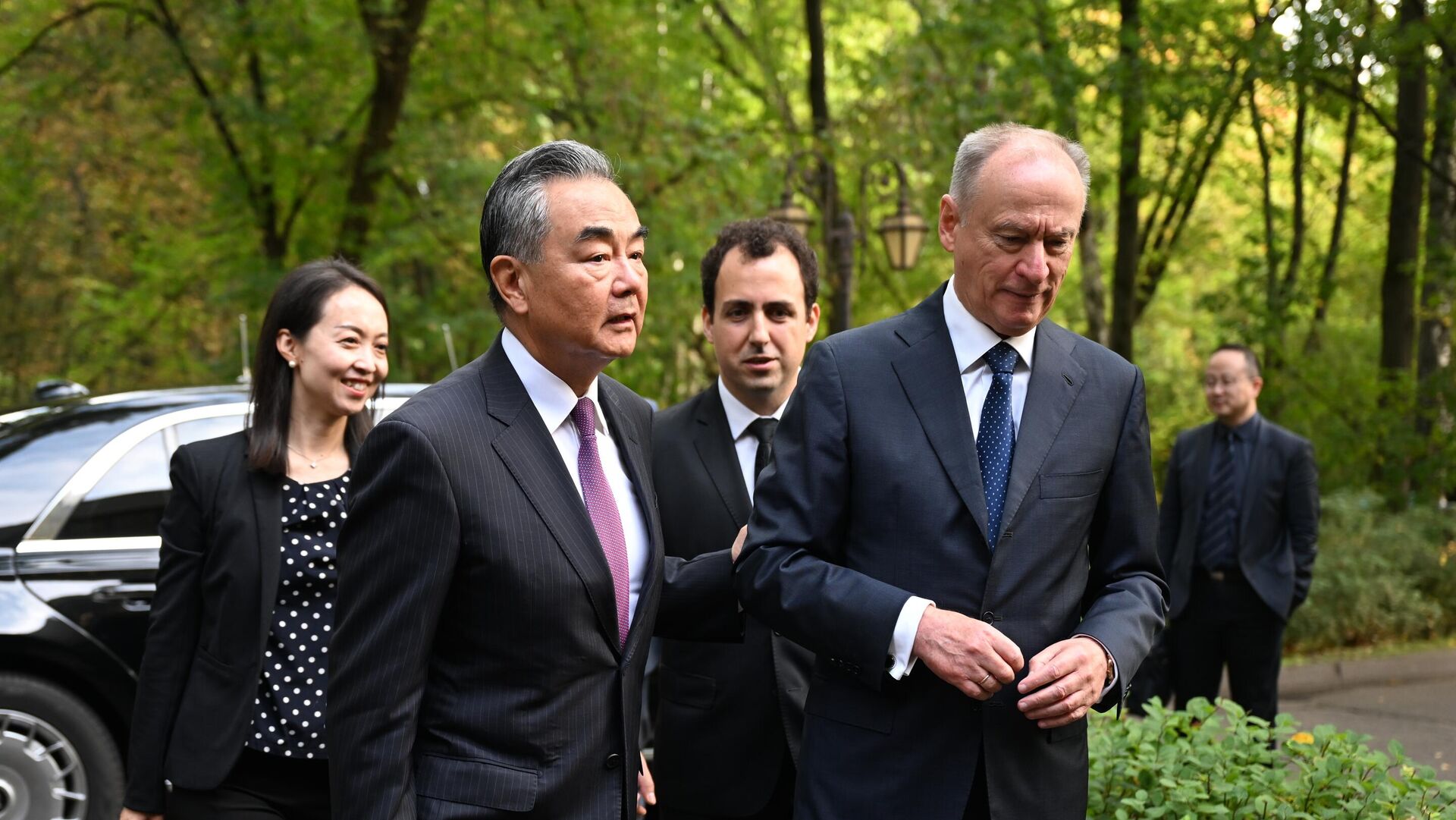 El ministro de Asuntos Exteriores chino, Wang Yi, y el secretario del Consejo de Seguridad ruso, Nikolái Pátrushev, el 19 de septiembre de 2023 El ministro de Asuntos Exteriores chino, Wang Yi, y el secretario del Consejo de Seguridad ruso, Nikolái Pátrushev, el 19 de septiembre de 2023 - Sputnik Mundo, 1920, 19.09.2023