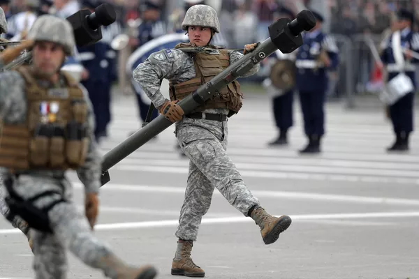Todas las fuerzas armadas —incluidas el Ejército, la Fuerza Aérea, la Armada y Carabineros— asistieron al desfile militar. Todas las fuerzas armadas —incluidas el Ejército, la Fuerza Aérea, la Armada y Carabineros— asistieron al desfile militar. - Sputnik Mundo