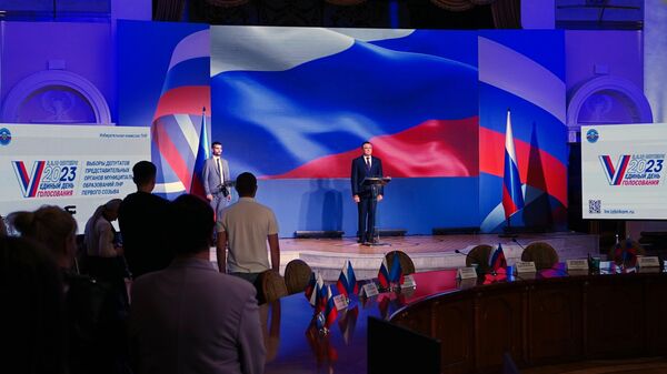 La conferencia de prensa de la Comisión Electoral Central en Lugansk - Sputnik Mundo