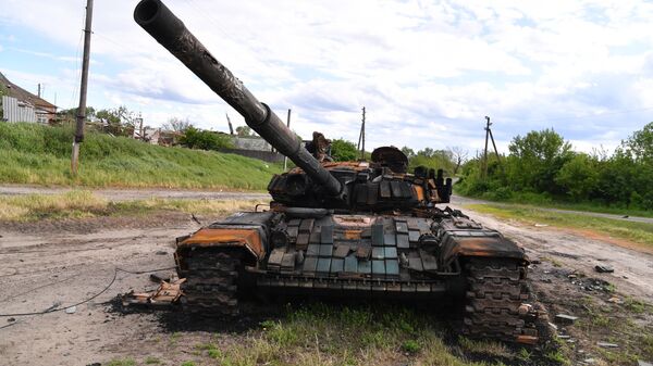 Un tanque de las FFAA ucranianas en la región de Járkov - Sputnik Mundo