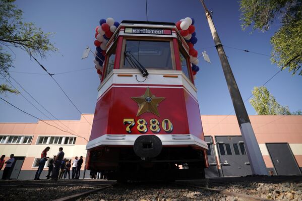 Los tranvías en Mariúpol entraron en servicio el 2 de mayo de 2023. Actualmente, los utilizan decenas de miles de pasajeros cada día. - Sputnik Mundo