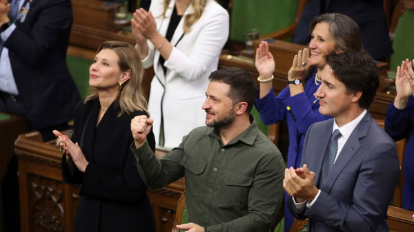 El presidente ucraniano, Volodímir Zelenski, y el primer ministro canadiense, Justin Trudeau - Sputnik Mundo