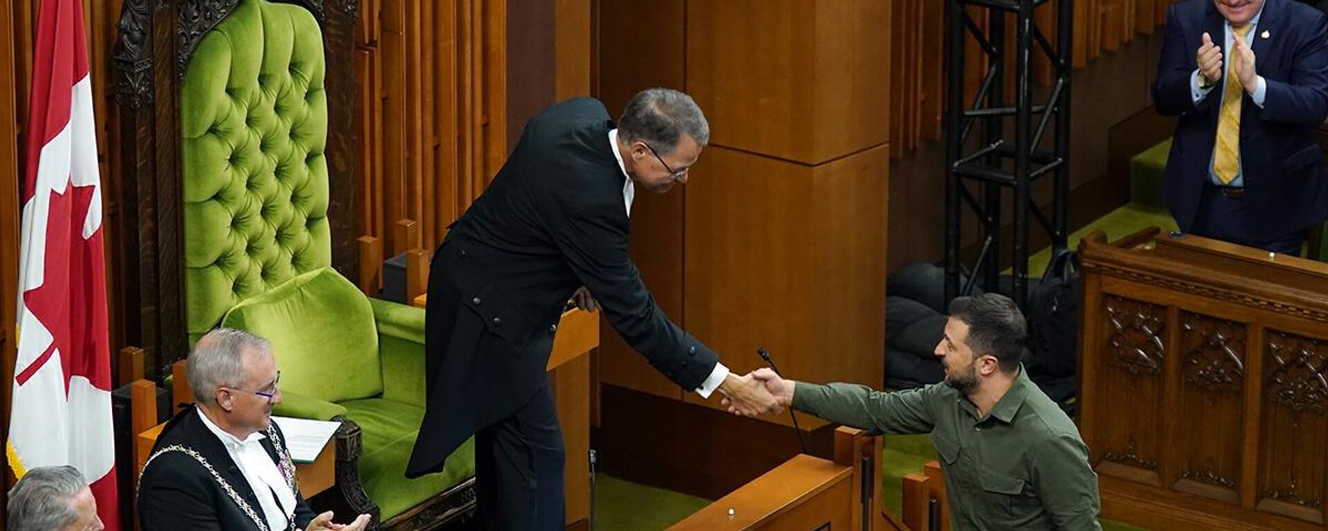 Anthony Rota y Volodímir Zelenski el pasado viernes en el parlamento de Canadá. - Sputnik Mundo, 1920, 25.09.2023