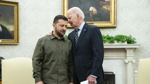 El presidente de Ucrania, Volodímir Zelenski, y el presidente de EEUU, Joe Biden, el 21 de septiembre, 2023  - Sputnik Mundo