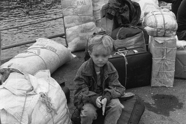 Refugiados de Abjasia en el puerto de Batumi Refugiados de Abjasia en el puerto de Batumi - Sputnik Mundo