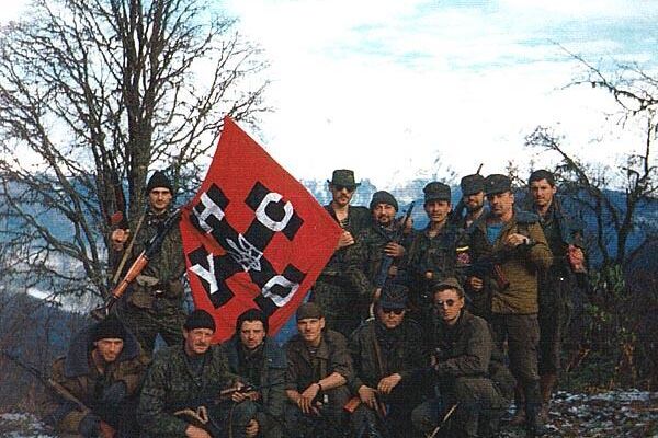 Voluntarios ucranianos de la organización nacionalista de extrema derecha UNA - UNSO que combatieron al lado georgiano, durante la guerra entre Abjasia y Georgia Voluntarios ucranianos de la organización nacionalista de extrema derecha UNA - UNSO que combatieron al lado georgiano, durante la guerra entre Abjasia y Georgia - Sputnik Mundo