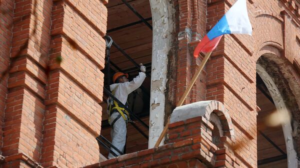 Obras de restauración del Instituto Politécnico de Mariúpol
 - Sputnik Mundo