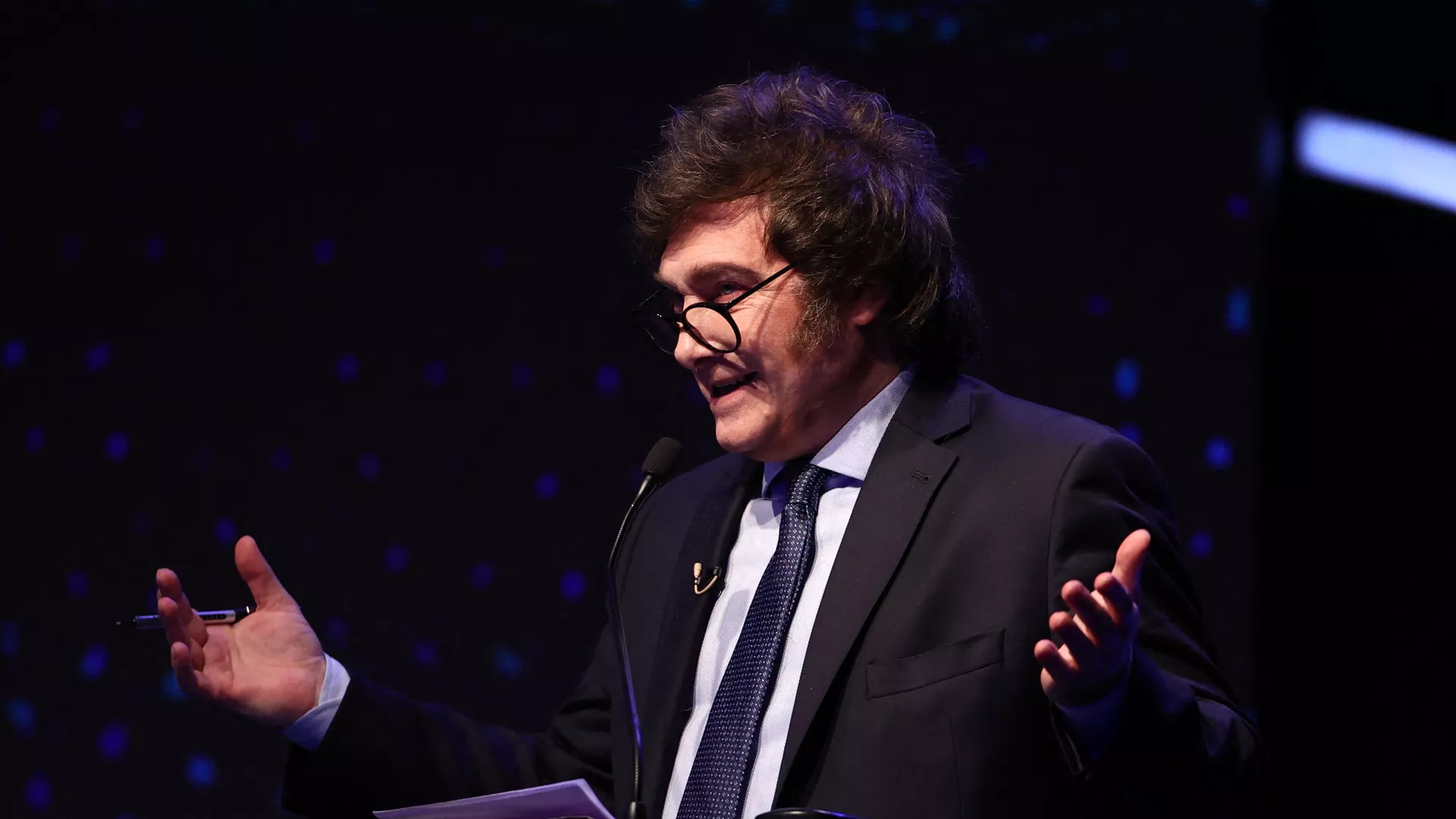 El aspirante presidencial liberal Javier Milei negó a las víctimas de la última dictadura argentina durante el primer debate. El aspirante presidencial liberal Javier Milei negó a las víctimas de la última dictadura argentina durante el primer debate.