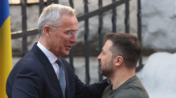 El secretario general de la OTAN, Jens Stoltenberg, y el presidente de Ucrania, Volodímir Zelenski - Sputnik Mundo