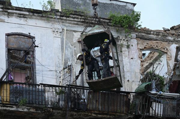 El presidente cubano, Miguel Díaz-Canel, expresó sus condolencias en las redes sociales a la familia del rescatador fallecido y prometió ayudar a todos los heridos. - Sputnik Mundo