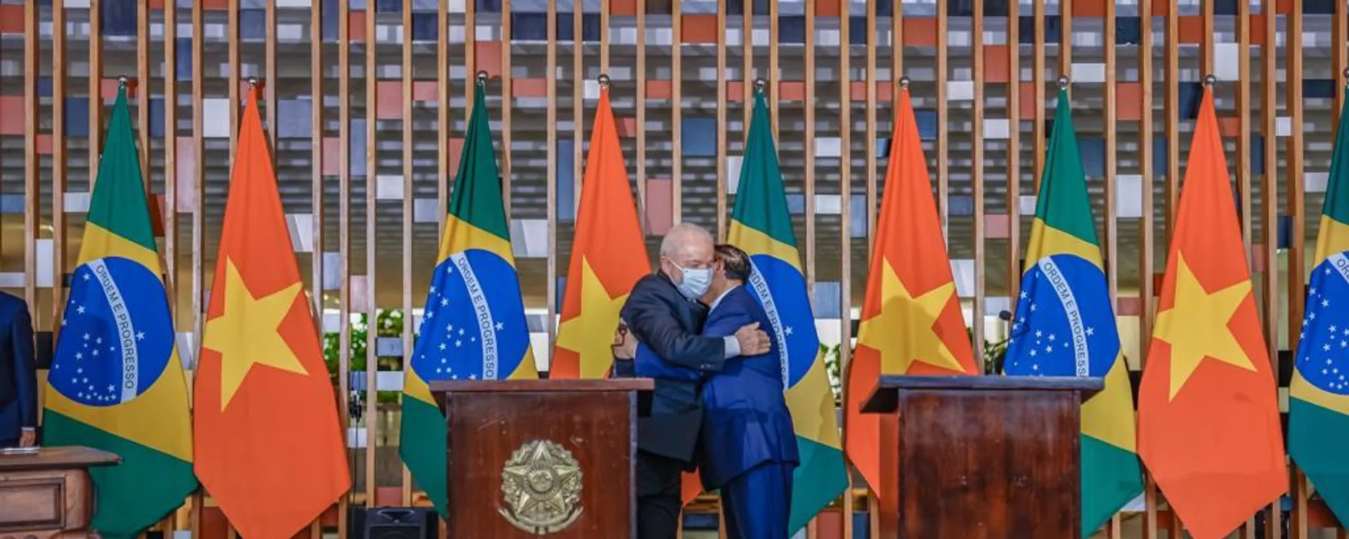 El presidente de Brasil Luiz Inácio Lula da Silva y el primer ministro vietnamita Pham Minh Chinh El presidente de Brasil Luiz Inácio Lula da Silva y el primer ministro vietnamita Pham Minh Chinh - Sputnik Mundo, 1920, 06.10.2023
