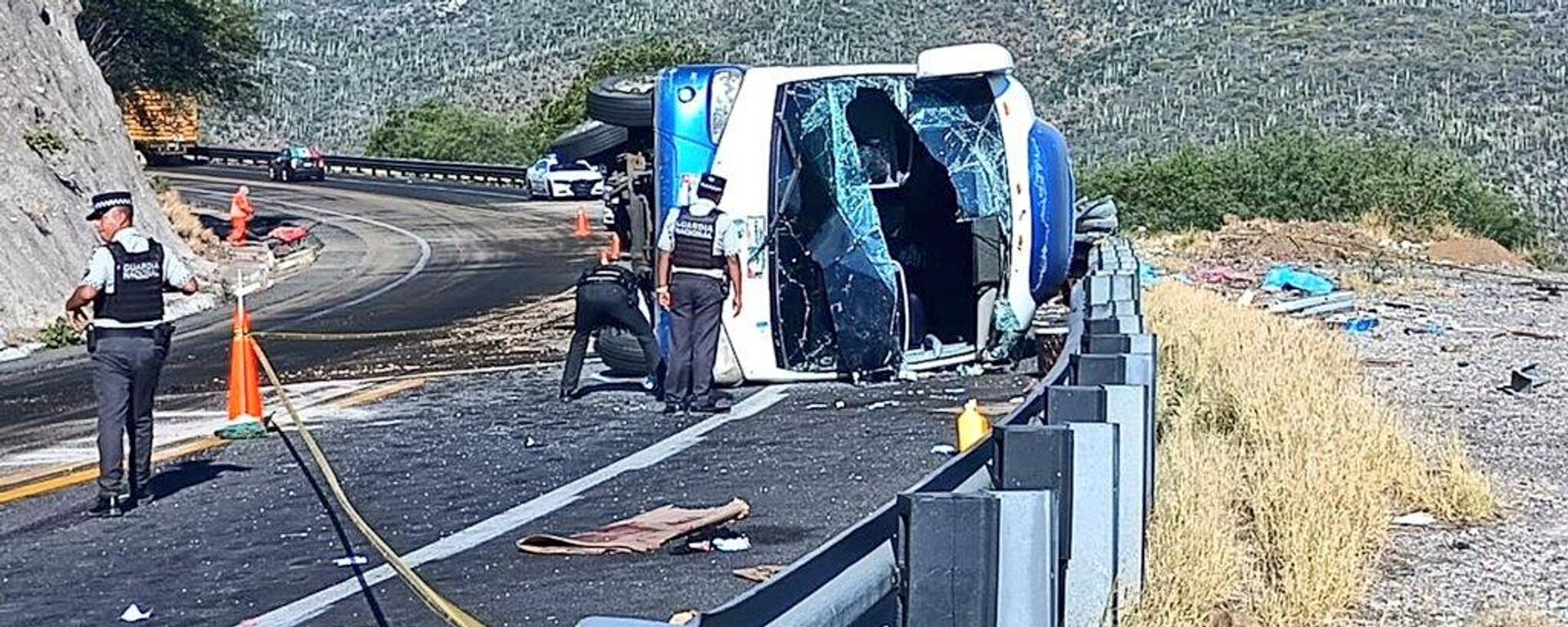 El bus donde se trasladaban los migrantes se accidentó en autopista Cuacnopalan-Oaxaca. - Sputnik Mundo, 1920, 06.10.2023