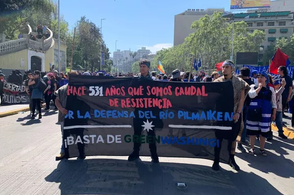 Marcha mapuche por el Día de la resistencia de los pueblos originarios en Chile - Sputnik Mundo