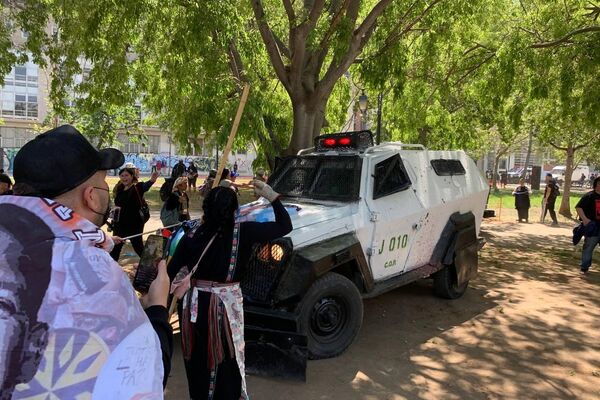 Marcha mapuche por el Día de la resistencia de los pueblos originarios en Chile - Sputnik Mundo